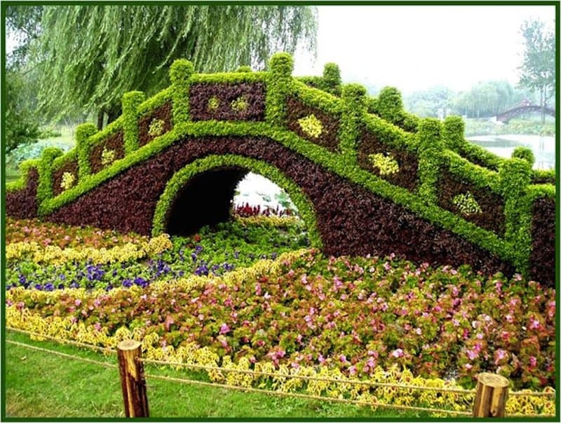 20 Intricate And Beautiful Topiary Sculptures