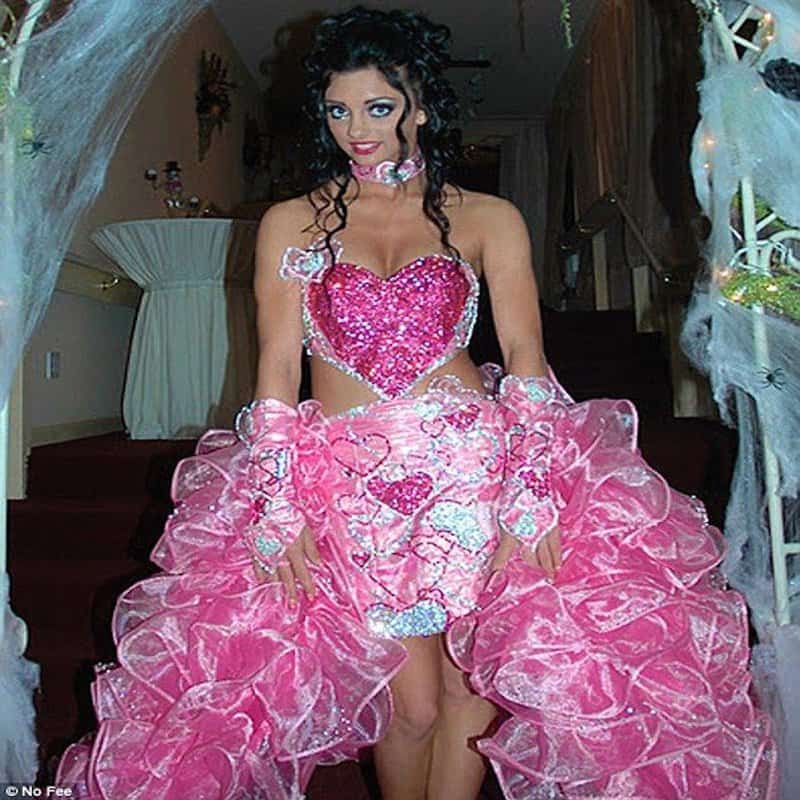thing that brides wear on their legs