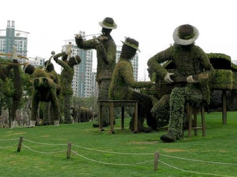 10 Amazing Pieces Of Topiary Art