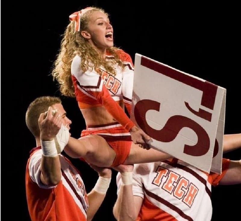 Cheerleaders Doing Splits