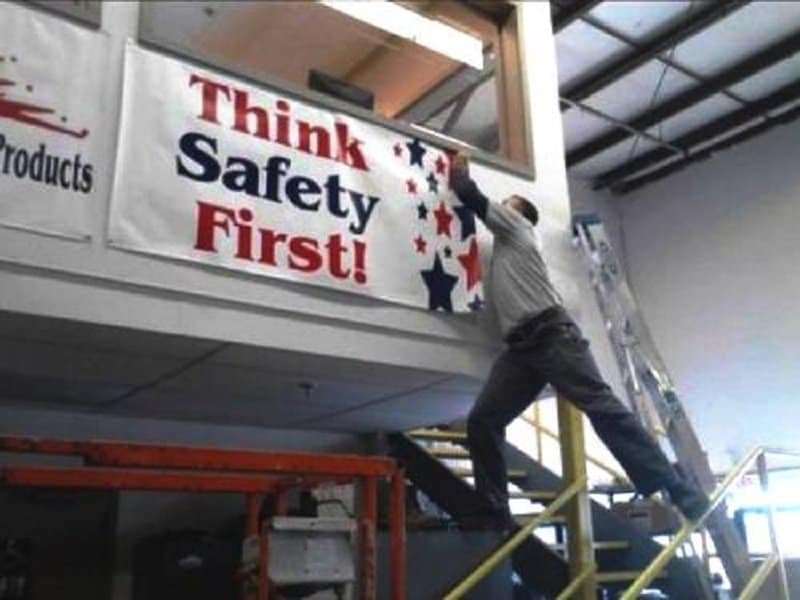 Bilderesultat for stupid people doing stupid things
